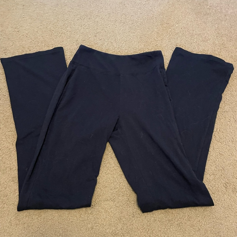 Black yoga pants